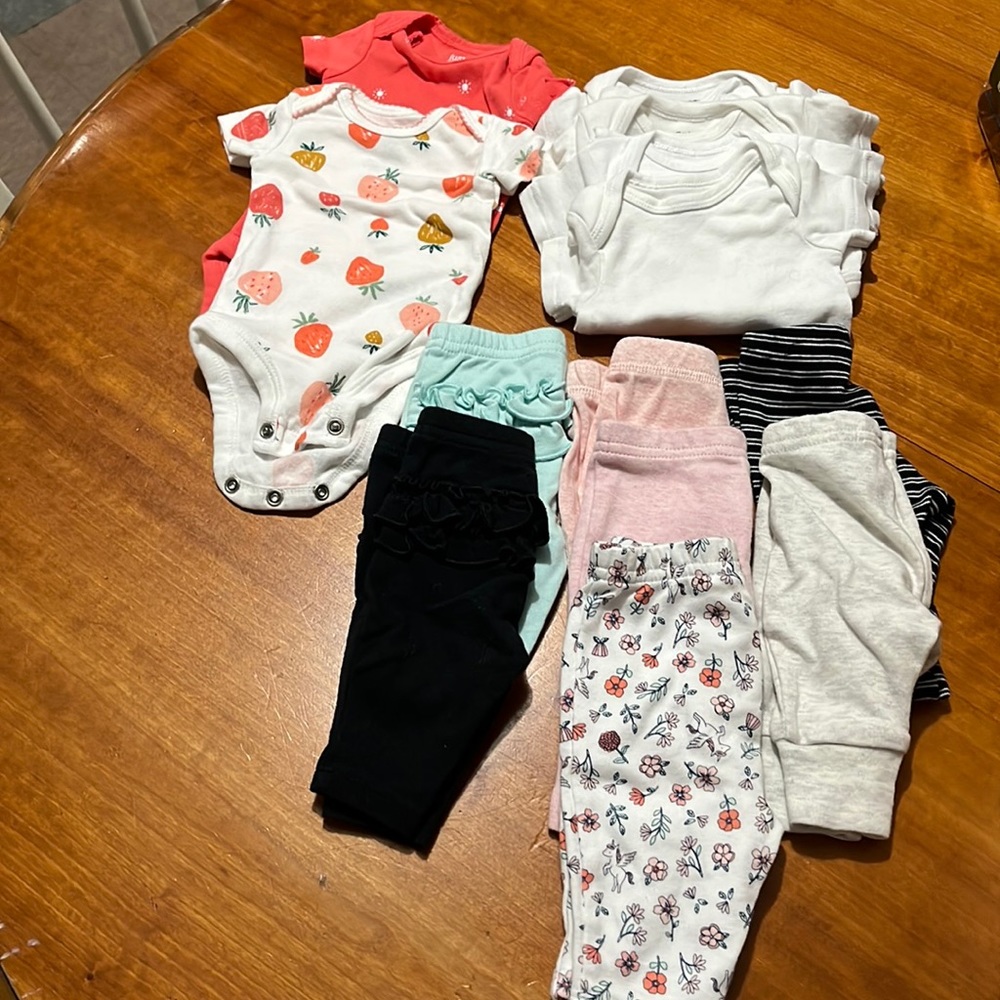 Newborn clothing lot
